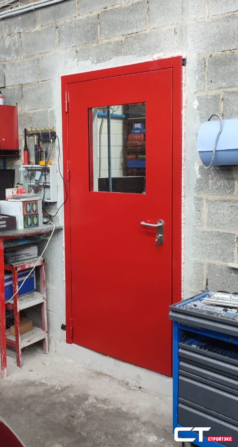 Дверь противопожарная металлическая остекленная EIS60 300х400 с фрамугой и накладкой из нержавеющей стали Дверь противопожарная металлическая остекленная EIS60 300х400 с фрамугой и накладкой из нержавеющей стали