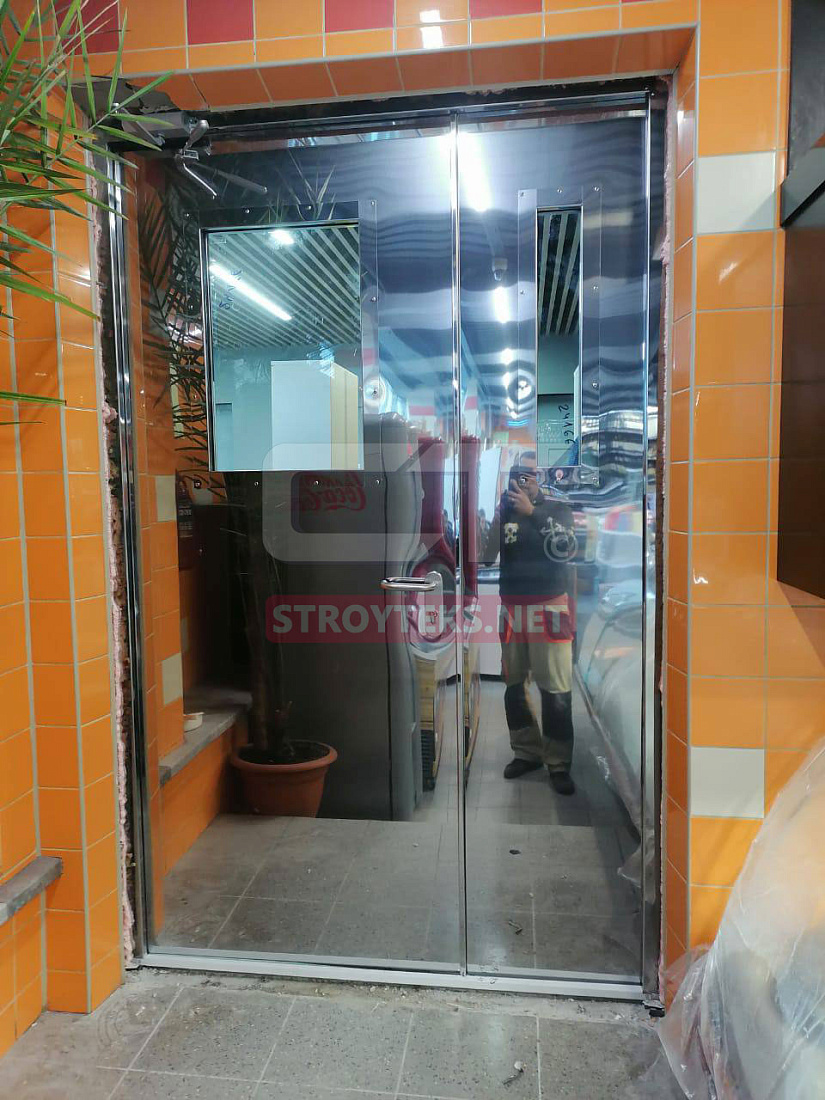 ДМ-2 Дверь металлическая двупольная из нержавеющей стали с остеклением 400х600 ДМ-2 Дверь металлическая двупольная из нержавеющей стали с остеклением 400х600